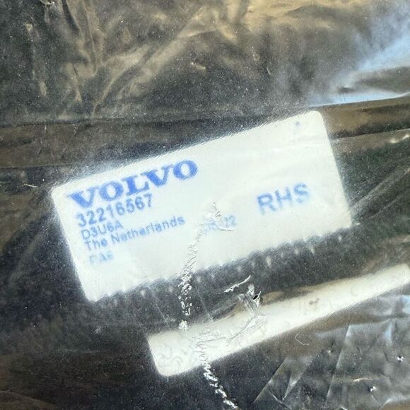 OEM Volvo Textile Mat Cover for XC60 LHD V426 in Off black NIP - Picture 2 of 6